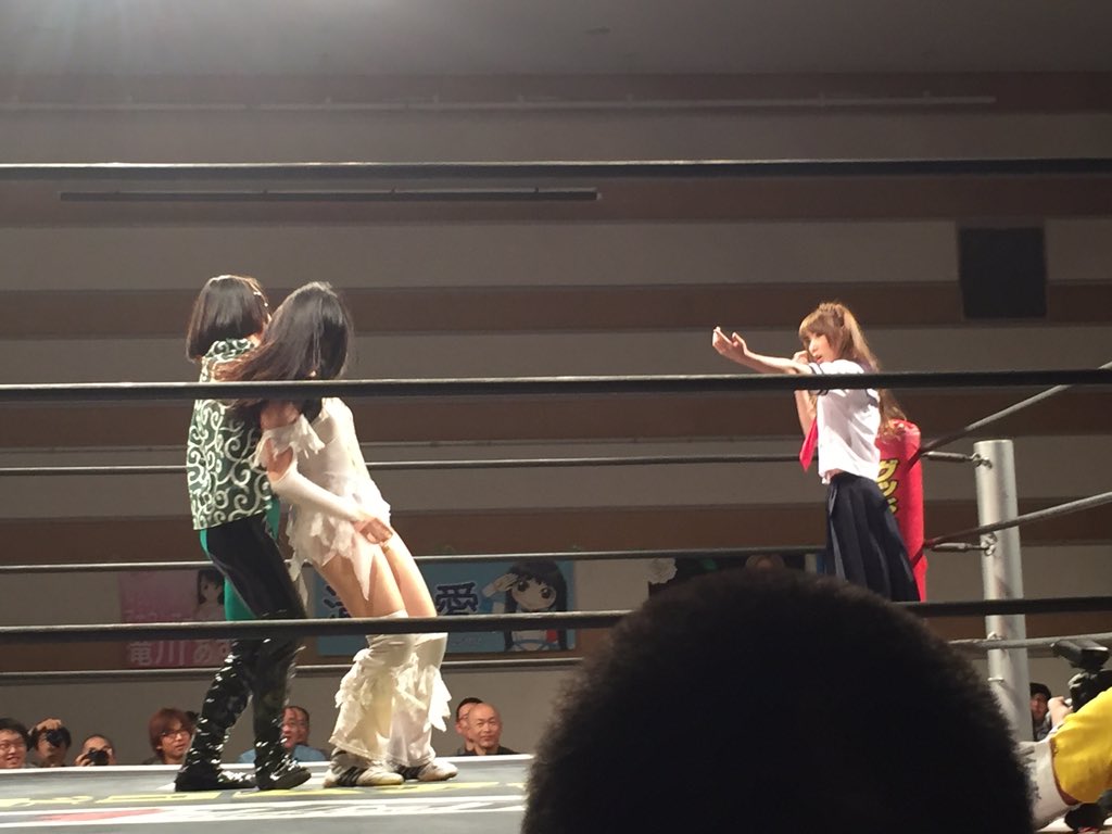 焔 Pa Twitter 羽交い締めにして赤宮サキナックル リカかわしてハイパミに誤爆 東京女子プロレス T Co Focgch2zo6