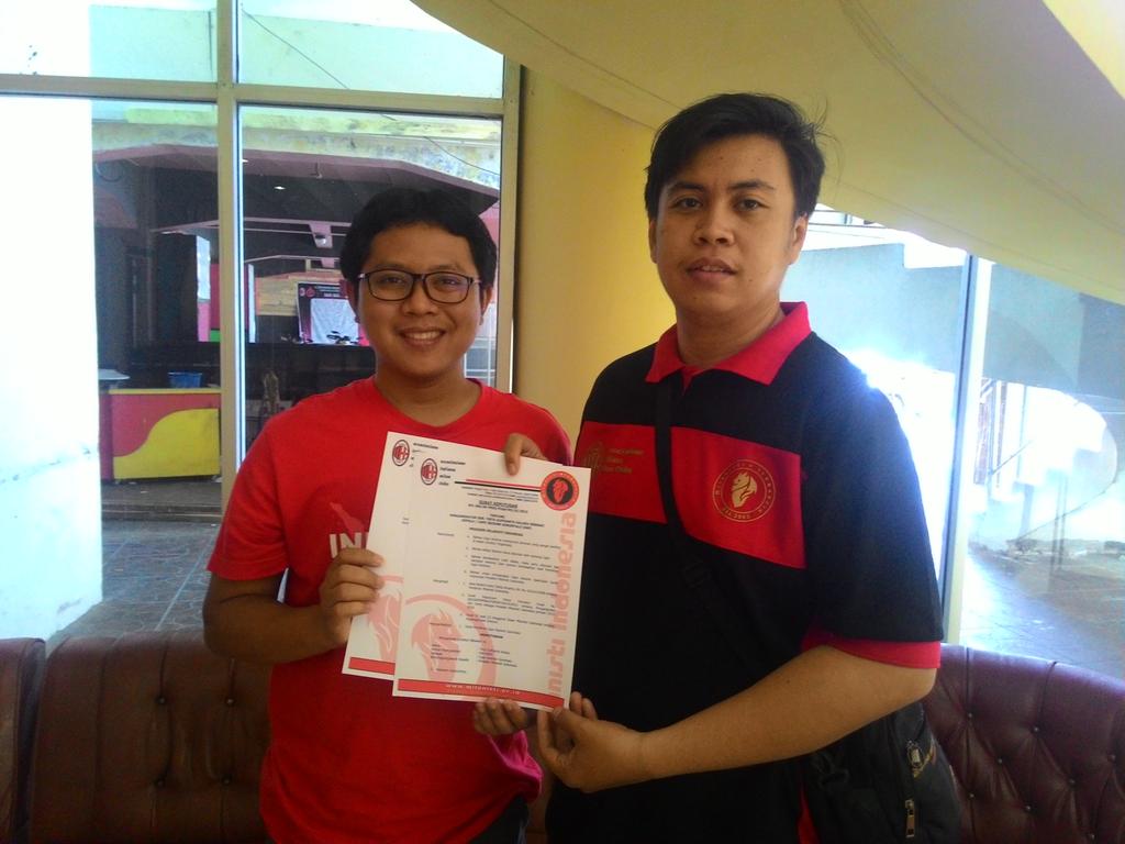 Pagi ini Pak Presiden <a href="/MilanistiOrId/">Milanisti Indonesia</a> menyerahkan SK Kepala / Capo Sezione Gorontalo (040) kepada Capo <a href="/tgKaluku/">Tirta Gufrianto</a>