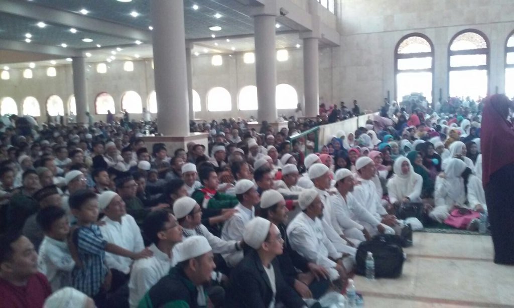 Cpt shat,spy bs ikt :""" "<a href="/onedayonejuz/">One Day One Juz</a>: 12. Yang ada waktu dn ksmptn silakan dtg k Masjid Raya Bandung. #Silatbar "