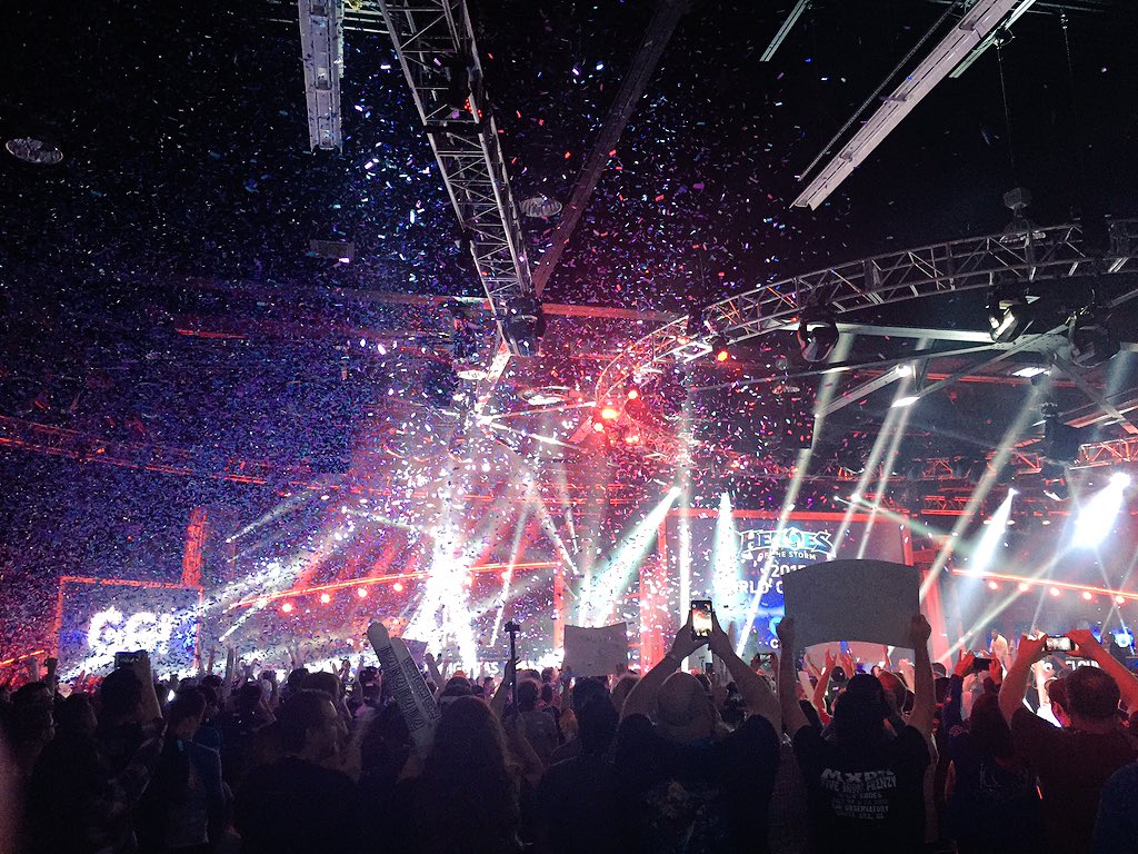 BlizzHeroes's tweet image. Introducing your 2015 @BlizzHeroes World Championship winners: @Cloud9gg!