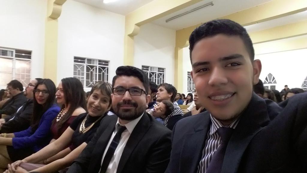 adan_633's tweet photo. Aquí "casual-formal" graduándonos... 🎓
#pastoraljuvenil #distritonoreste #primerageneración https://t.co/z3qxZzyAy9