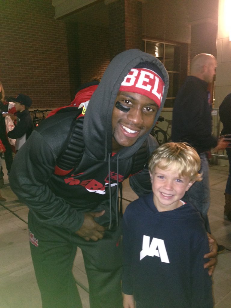 leeanngriffin1's tweet photo. @Jaylen_Walton Made. His. Day. Played your ass off &amp; then were kind enough to snap pics w/kids. Thank you. #awesome https://t.co/tV1Z2jofmG