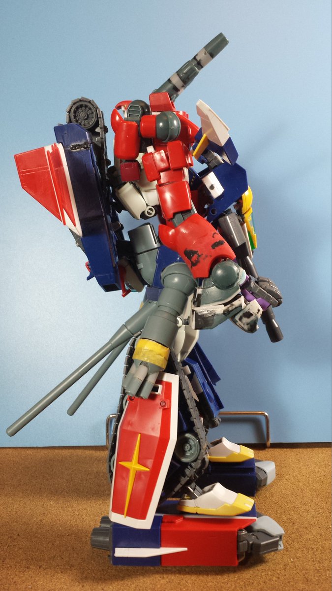 ガンダム、ガンキャノン、ガンタンクとGファイターが合体した「G