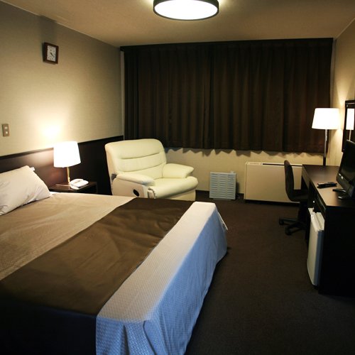 carolynnauf32's tweet photo. 小山国際第一ホテル
■全室シモンズ製ベッド使用■32インチ大型液晶テレビ完備■フロント24時間対応
https://t.co/OZF2CHNgpz https://t.co/DcblTOUiyq