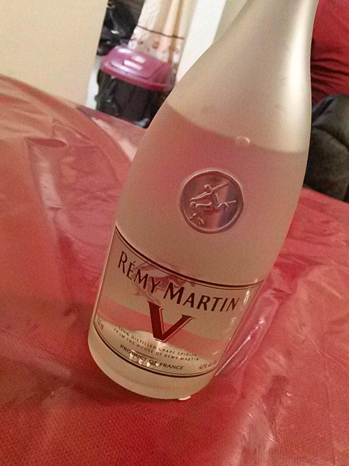 Elfamouschris's tweet photo. Enjoying my night with the family drinking Remy and corona. Remy stole the show and everyone balances https://t.co/0G1046IM0i