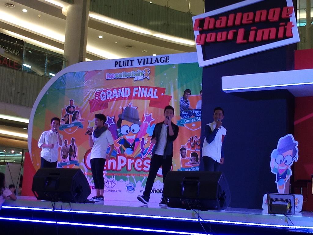 Joselicial_0FC's tweet photo. @Jose_Super7 @dimasgabra1310 @andreasutomo_ @Bagas_Super7 @New_Super7 @mj_musik at pluit village mall...m https://t.co/fpqhwTIj3X