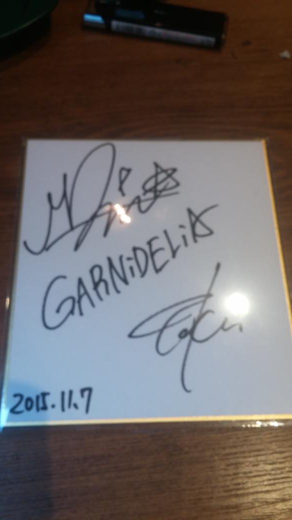 kechacoatle's tweet photo. 昨日ガルニデのライブに行きました！ 来年に韓国に帰るけど、でも次のライブに参席したいと思うぐらいに素敵なライブでした！そしてサインももらえてとても幸せす！ https://t.co/oKNiGlnSVn
