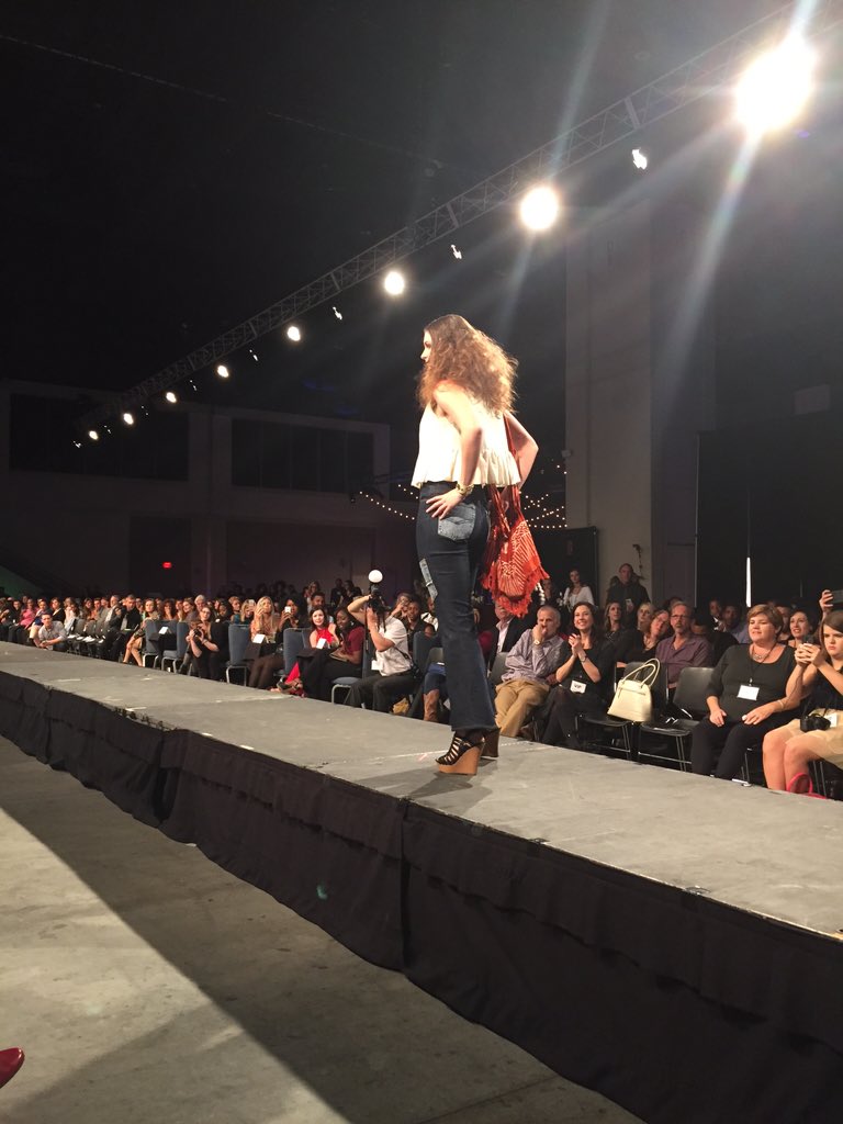 AngelOakCreate's tweet photo. Love how the designer incorporated some vintage elements for  @thrift2gift @coutureforcause #CFAC2015 https://t.co/cZOUYfSYMB