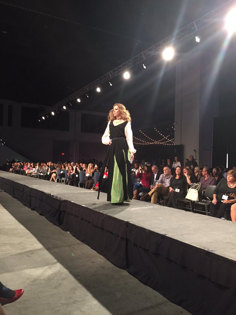AngelOakCreate's tweet photo. Love how the designer incorporated some vintage elements for  @thrift2gift @coutureforcause #CFAC2015 https://t.co/cZOUYfSYMB