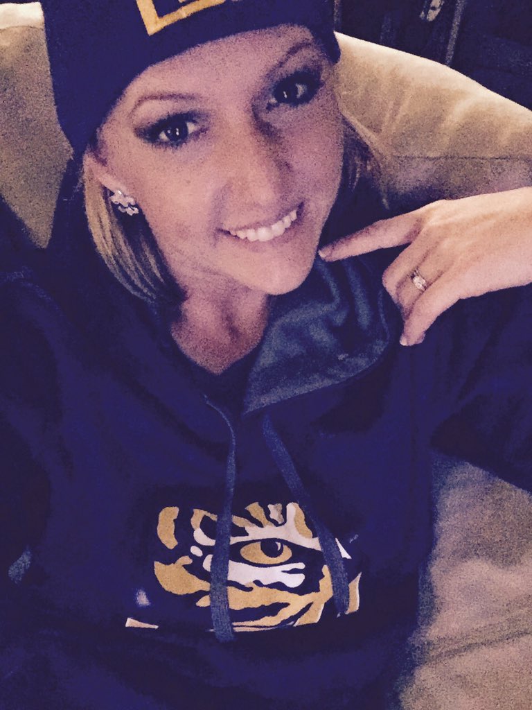 MsNikki0828's tweet photo. Lets Geaux Tigers!!! #BeatBama #LSU #GeauxTigers https://t.co/pbhSuh5I5n