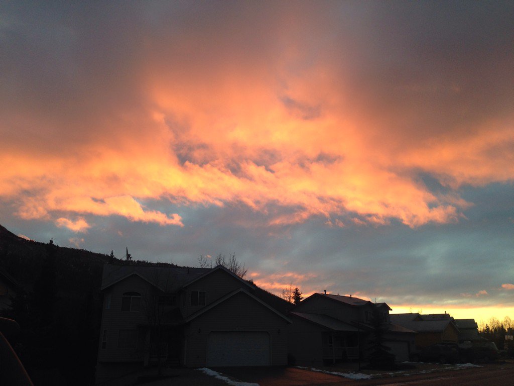 Megan_Lierman's tweet photo. Tonight's #pinkclouds at #sunset. #nofilter #alaska #alaskascenery https://t.co/YKFIvewUqD