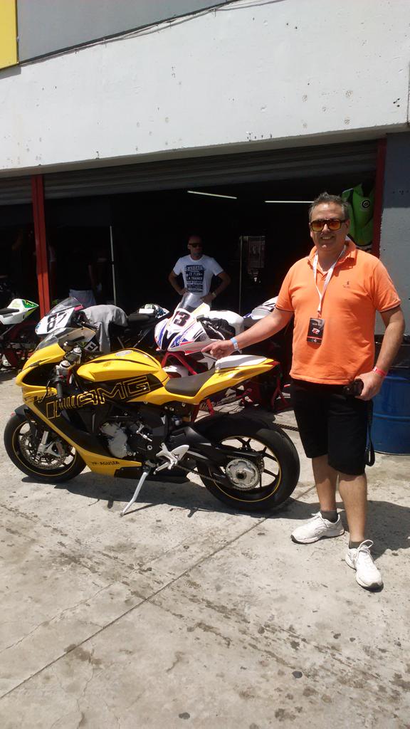 <a href="/granpremiobsas/">Gran Premio Bs.As</a> un sábado a todo motociclismo #boxes #vip gracias por el premio #gracias totales