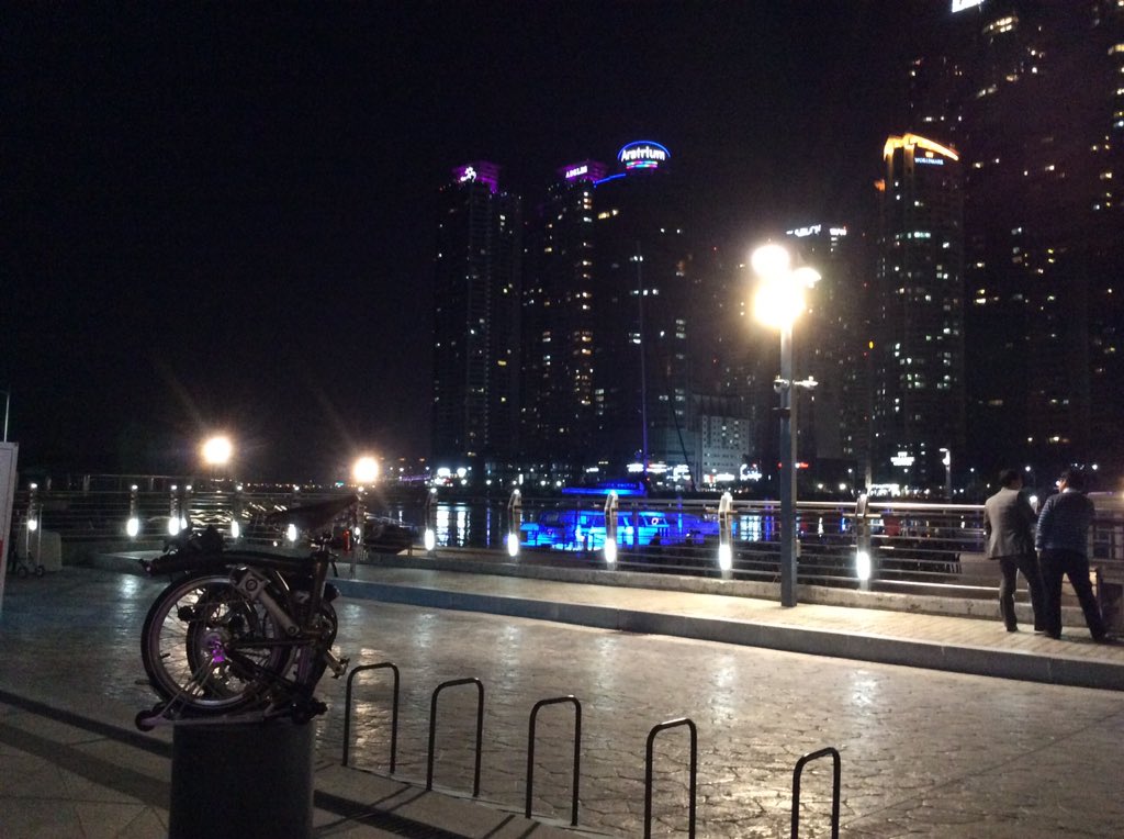TEAMALLBLACKS's tweet photo. 해운대 The Bay101 #brompton https://t.co/QfIuOzjfFC