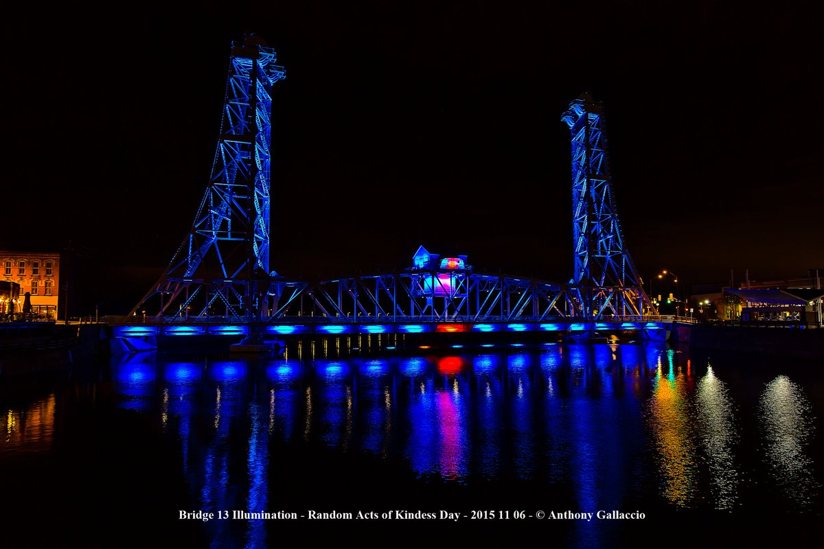 A_Gallaccio's tweet photo. @WellandBridge13 #VariLights #Celebrate #RandomActsOfKindnessDay @RAKFoundation @DowntownWelland @Welland @myWelland https://t.co/rCKPOgZNK7