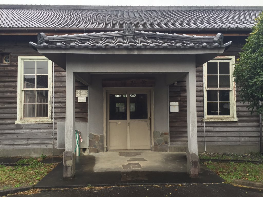 軍事法規研究会 本日 縁あって航空自衛隊浜松基地に来ております 基地資料館は 浜松陸軍飛行学校 開校時の本部庁舎で かなり補強されておりましたが健在でした 飛行第7連隊所在当時の門柱も 陸軍爆撃隊発祥之地 碑に姿を変え現存しております 軍事法規研究会 本日 縁あって航空自衛隊浜松基地に来ております 基地資料館は 浜松陸軍飛行学校 開校時の本部庁舎で かなり補強されておりましたが健在でした 飛行第7連隊所在当時の門柱も 陸軍爆撃隊発祥之地 碑に姿を変え現存しております