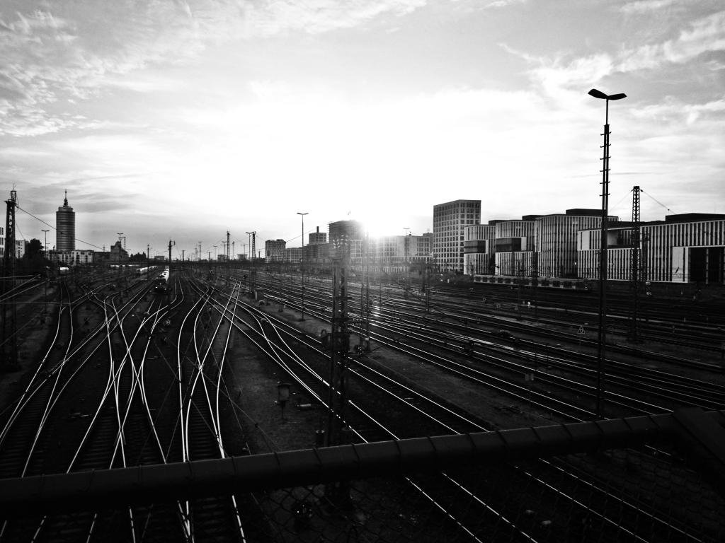 Alexroland2Alex's tweet photo. Munich #Photobootcamp #canonaustralia #blackandwhite https://t.co/wpPdM6m7aV