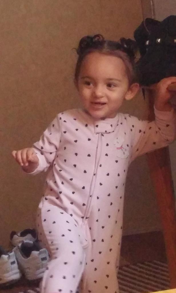 mamaXtwoX's tweet photo. That baby tho. 
My beautiful princess 
@baughmantaylorr look how she's grown :/ https://t.co/n0PC58yQY4