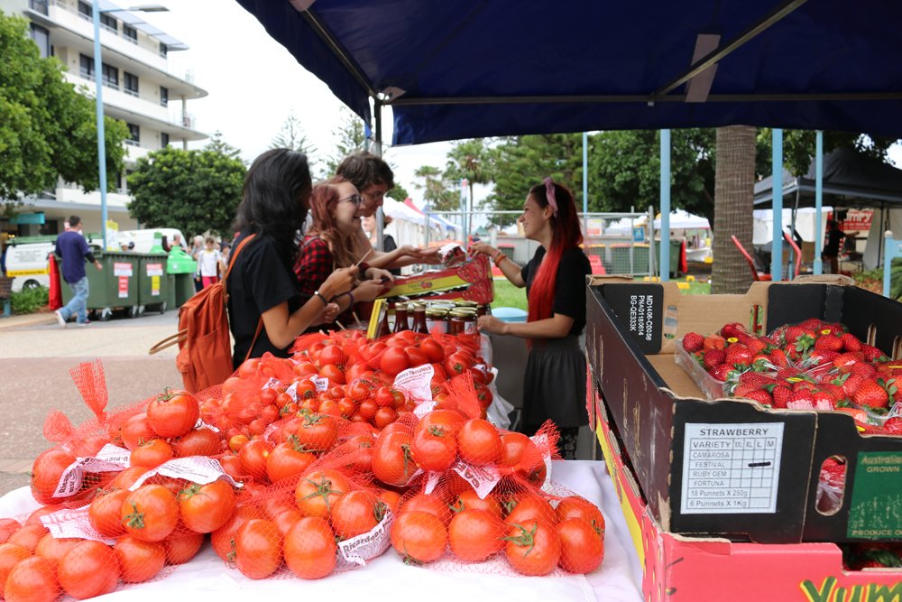 kimhonan's tweet photo. Tomatoes, @TheNakedFarmers, @neciderco and Meltique Beef #tastingsonhastings #TOH2015 #portmacquarie #locavore https://t.co/4qpJdk7QGw