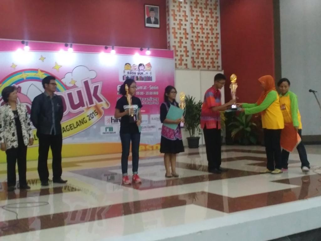 Selamat dan terimakasih semuaaa. Yee GC dapet juara 1 di lomba vokal grup festival buku👏