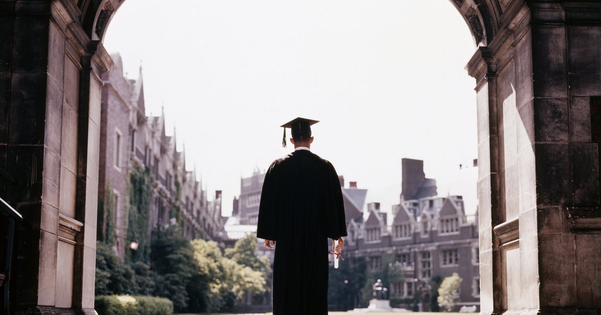 HuffPost's tweet photo. There is no college bubble https://t.co/orgzmmAh24 https://t.co/BpjF86Dpdj