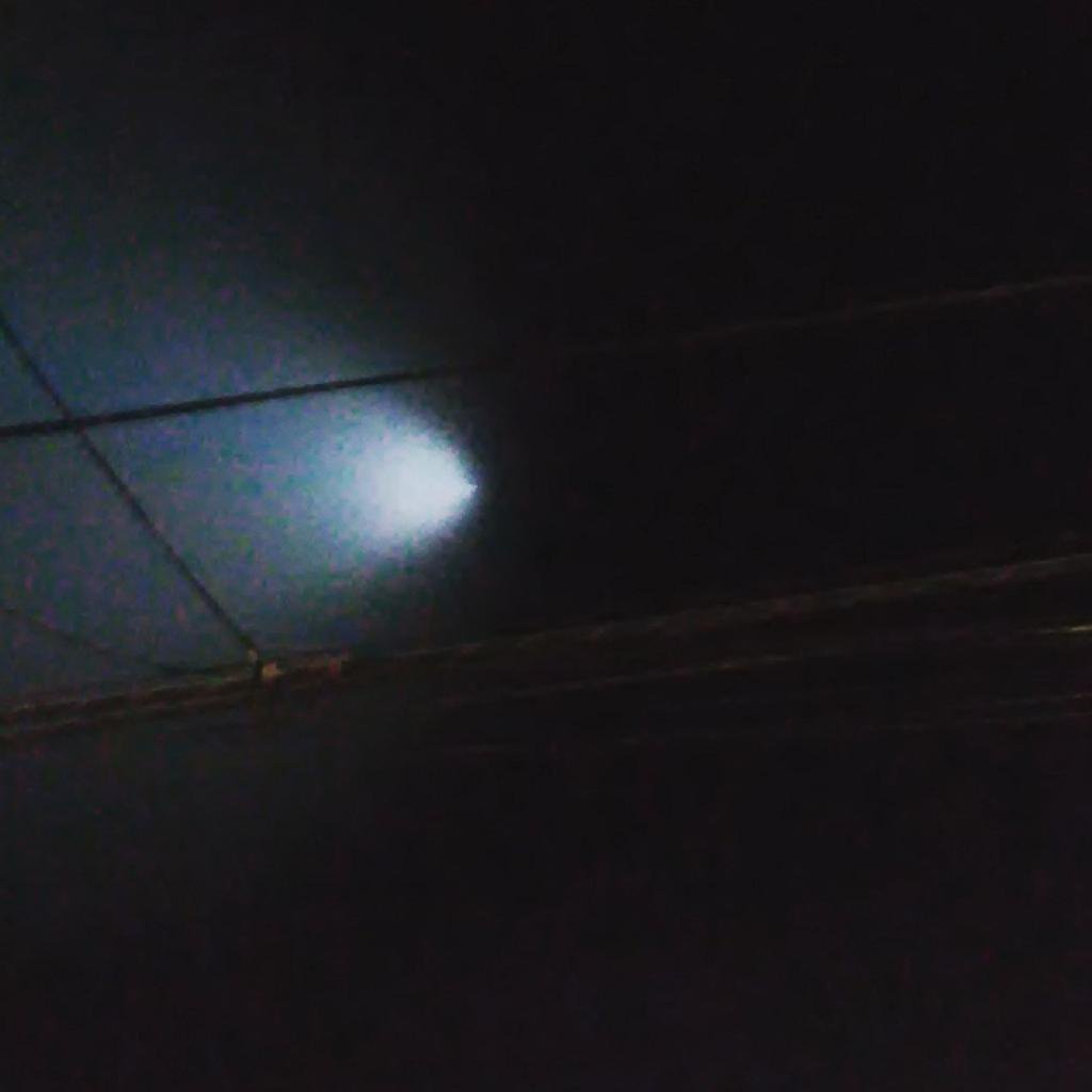 juliovee982's tweet photo. I thought it was a comet at first but now the Navy is claiming responsibility. #lightinsky #skeptical https://t.co/PjPKINMq52