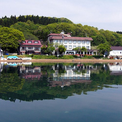 elenagpe24's tweet photo. レイクサイドホテル　みなとや
猪苗代湖周辺で唯一、湖畔の宿です。対岸から昇る朝日が気持ちいい。遊覧船乗り場まで徒歩1分！
https://t.co/xEaiLzJZLI https://t.co/LLZO5Nowpq