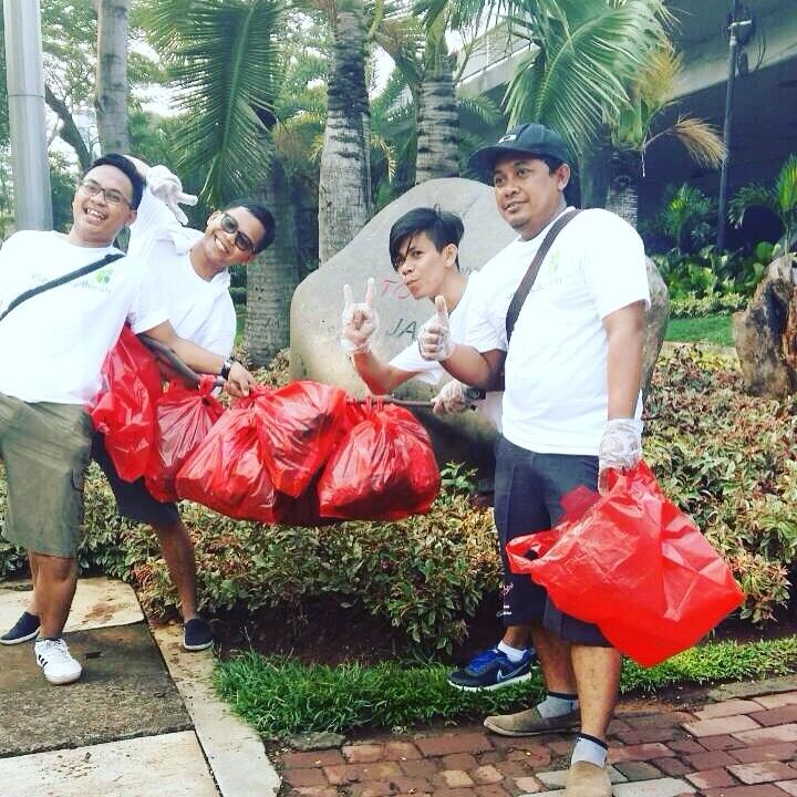 #semanggibersih #tkcibersih #toyotajambore2015 <a href="/ToyotaID/">Toyota Indonesia</a> <a href="/TMCPoldaMetro/">TMC Polda Metro Jaya</a>