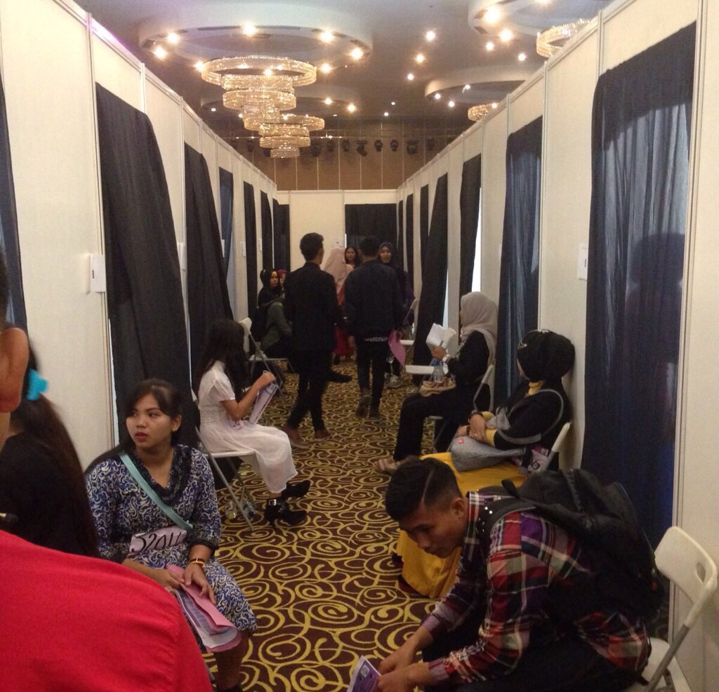 DAcademyID's tweet photo. Dangduters, ngintip yuk suasana di ruang penjurian pertama #AudisiDA3 https://t.co/eJr556xAjA