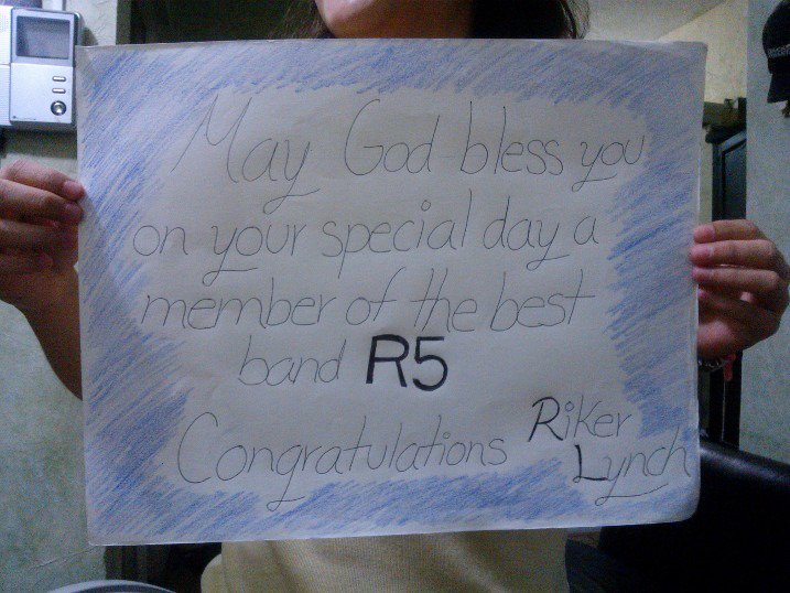 Happy Birthday Riker Lynch, the great passes between family and friends, may God bless you :) 