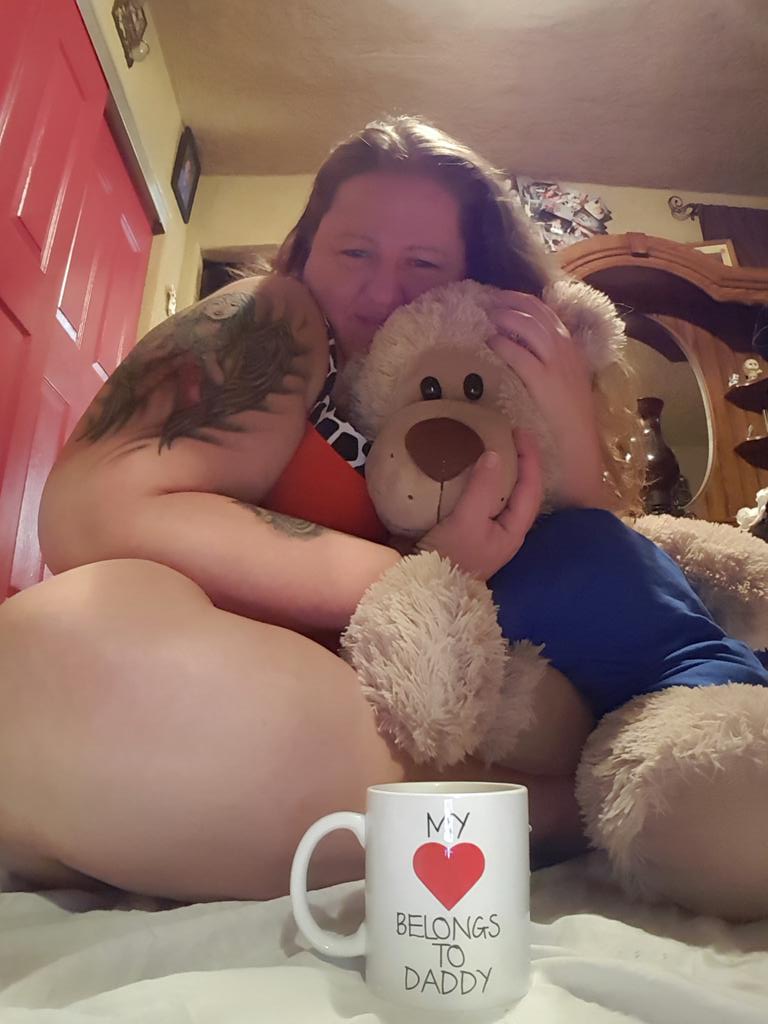 SWTFREAK's tweet photo. #daddysgirl #loved #babygirl #bigsexy #mylovebelongstodaddy #daddysshirt #fetishfreak Teddy wears diesel strapon ;) https://t.co/WxVcX0NIMa