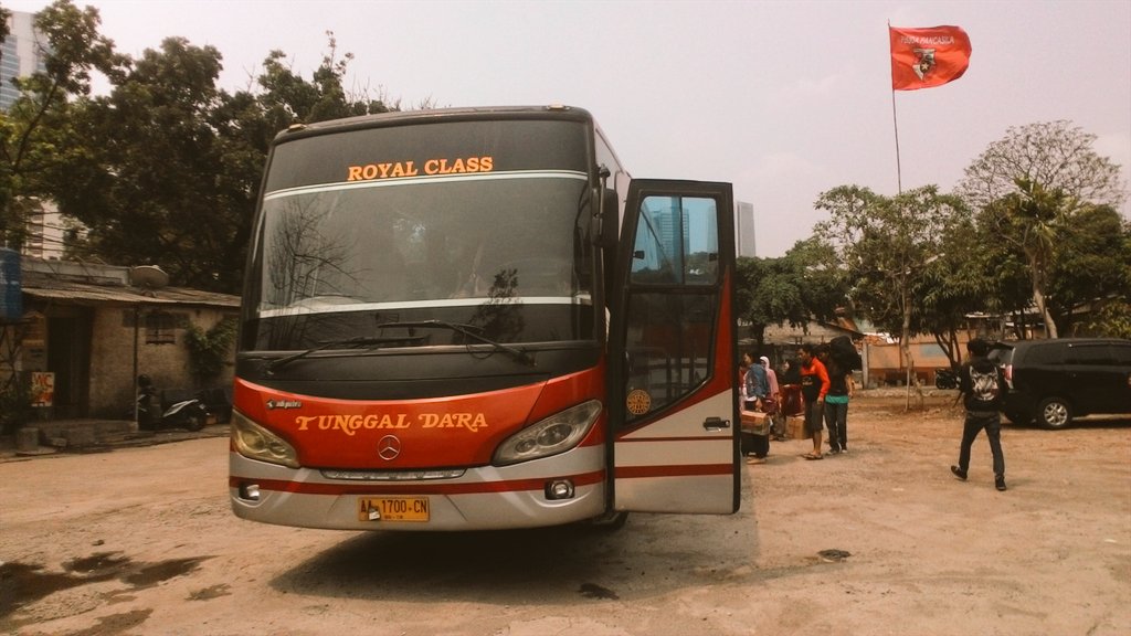 inzaghi_daniel's tweet photo. @Tunggal_Dara RoyalClass1700CN
#mampangarea 
#AlhamdulillahRamaiPenumpang😊😊 https://t.co/hL6XjR2me1