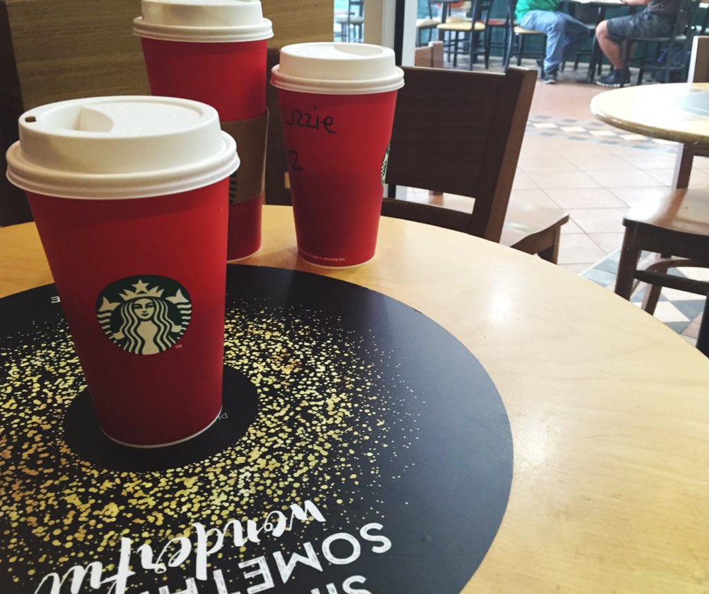 itslizzieh's tweet photo. GINGERBREAD LATTES!! 😍❤️❤️✨ @StarbucksAu #SIPSOFSPARKLE https://t.co/YJfcduTbRz