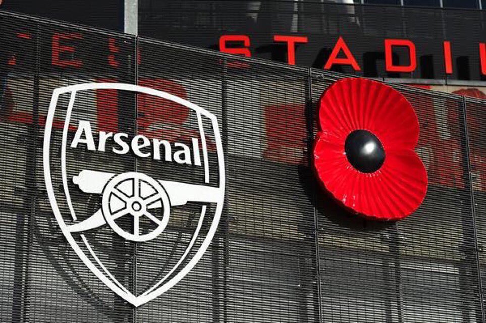 ClockEndToStand's tweet photo. #LestWeForget on #NLD day. #RememberanceSunday #AFCvTHFC #ARSTOT #ClockEndToStand โช๏ธ๐ดโช๏ธ https://t.co/YeIuUWErWQ