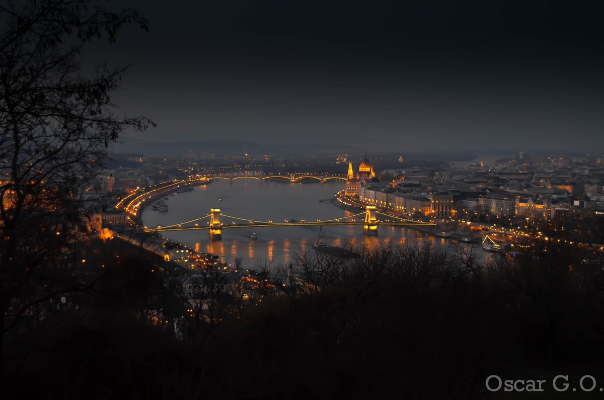 SintaReynolds's tweet photo. Budapest is Sleeping by Oscar Garcia-Olalla

https://t.co/8zmX3DQJGy https://t.co/veTCMtOWsq