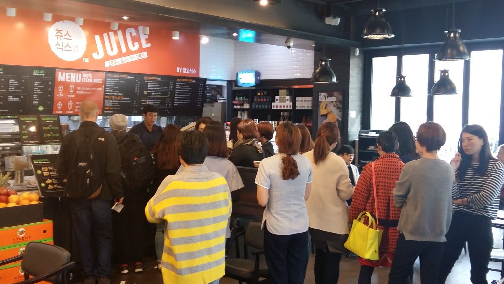 저희 망고식스가 생과일주스의 노하우를 살려 저렴하게 즐길수있는 쥬스식스와 천원대 커피전문 테이크아웃 매장 커피식스 미니를 론칭했답니다. 많이들 방문해주세요.