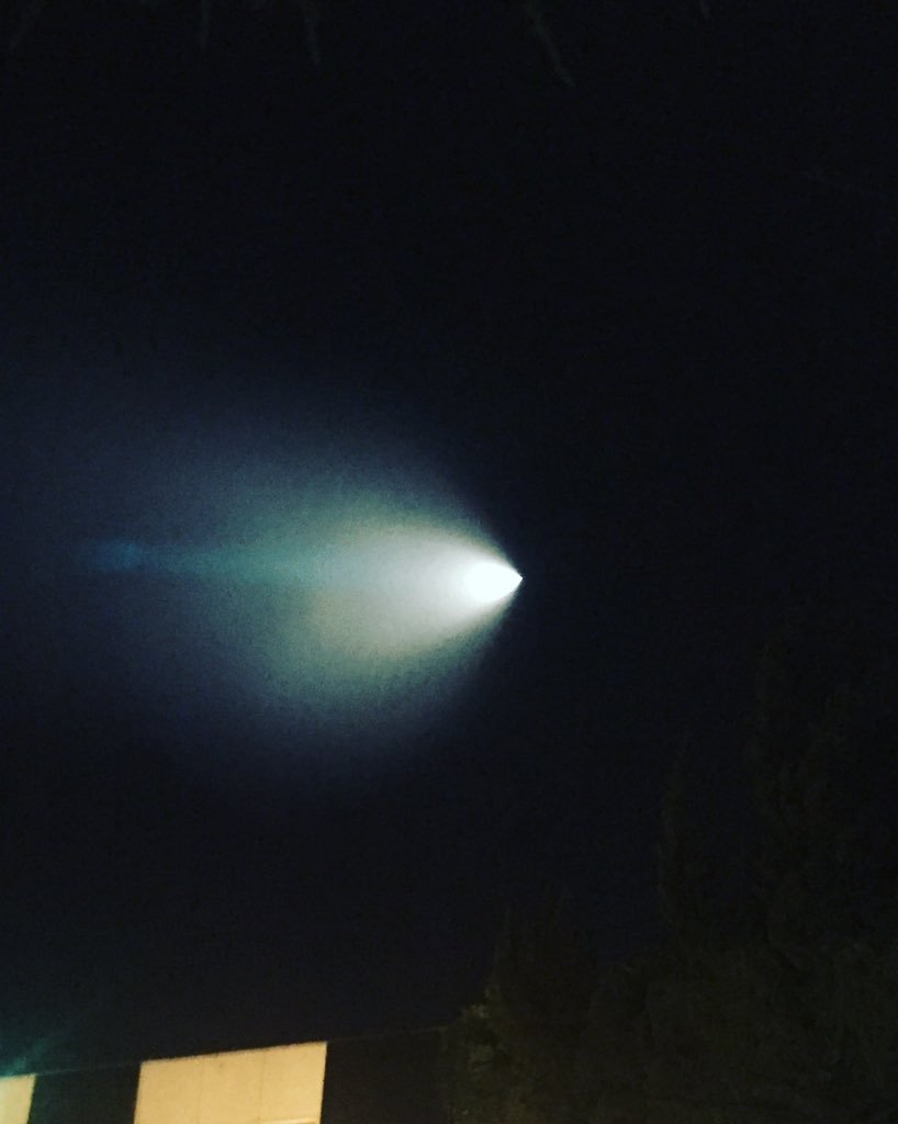 Belscope's tweet image. So a "naval test fire" #whateverthatis  caused this? How stupid do we look? #comet #meteor or #aliens ? #LA