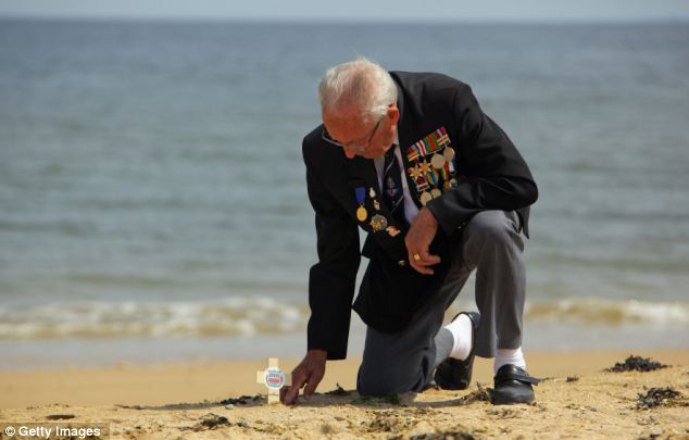 Off to the #Cenotaph to honour those who made the ultimate sacrifice. Can you spare them 2 minutes too? #Remembrance