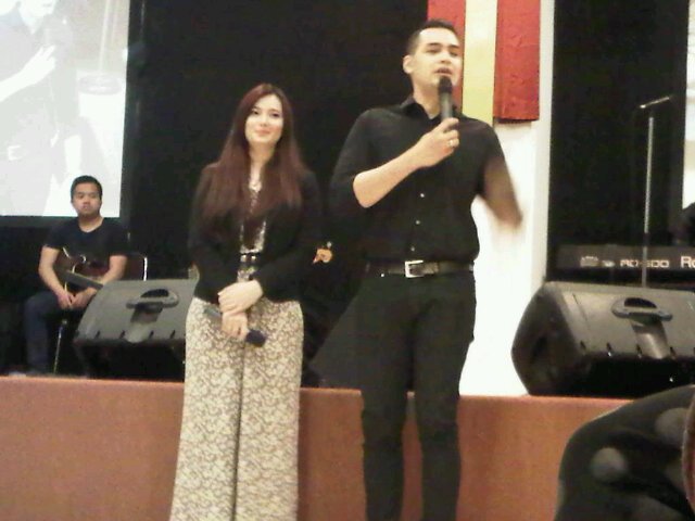 ChristianGirls2's tweet photo. Jonas&amp;Asmirandah last night. Thankyou kak jonas dan kak anda. Kesaksian nya memberkati banget♥ https://t.co/9nWvScGFze