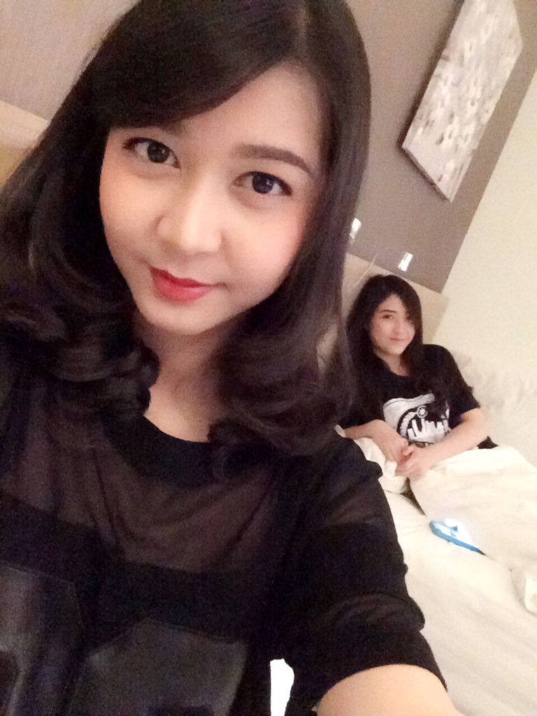 jcvrnd19's tweet photo. Okee kali ini angle yang lebih jelas @Naomi_JKT48 ,
😉😁 https://t.co/Pkl4OHJMi4