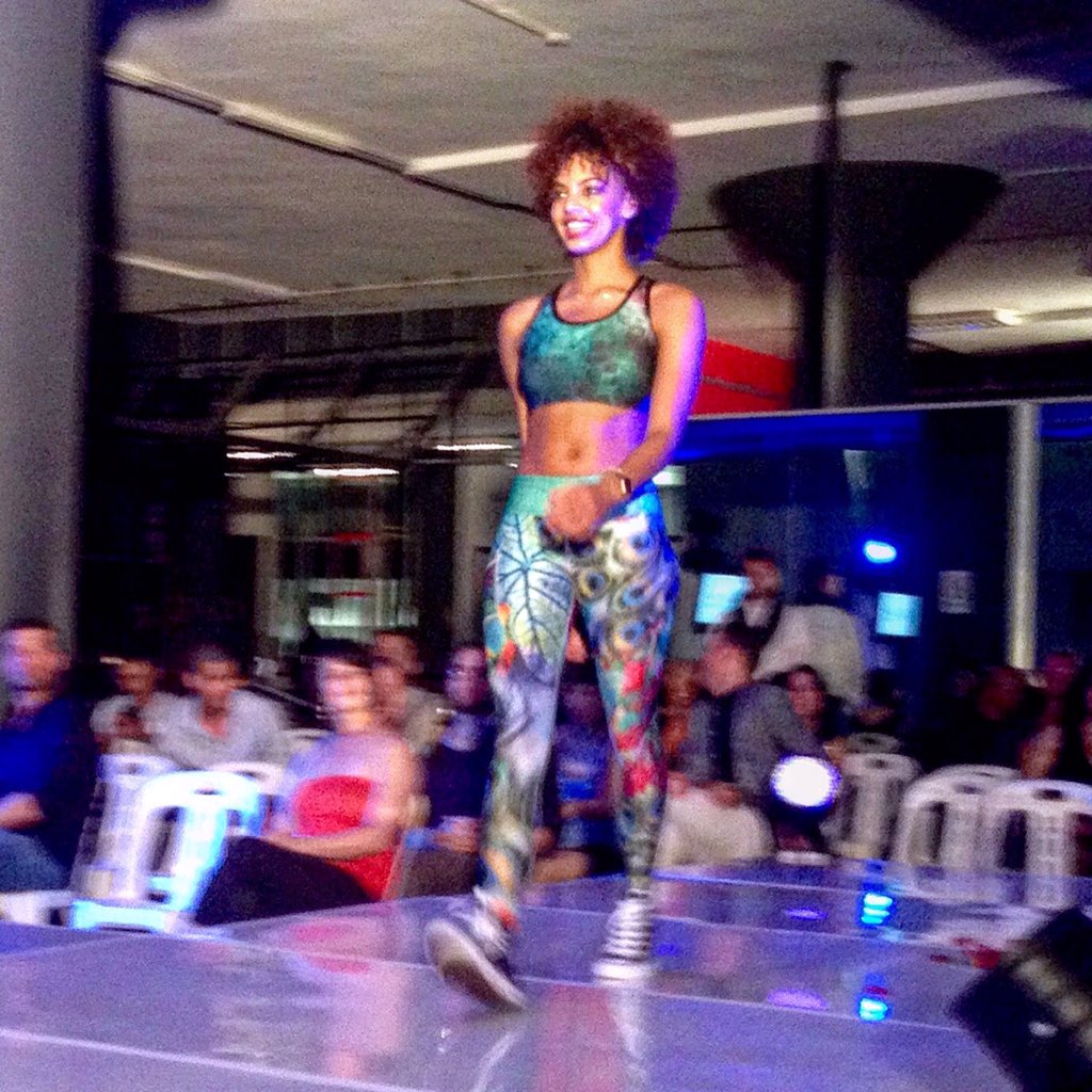 veryvivolicious's tweet photo. #vivolicious on the catwalk @360_ST #360FFS
#daretobe awesome in #local SA #CapeTown #activewear
#supportlocal https://t.co/YMLT1hl2QX