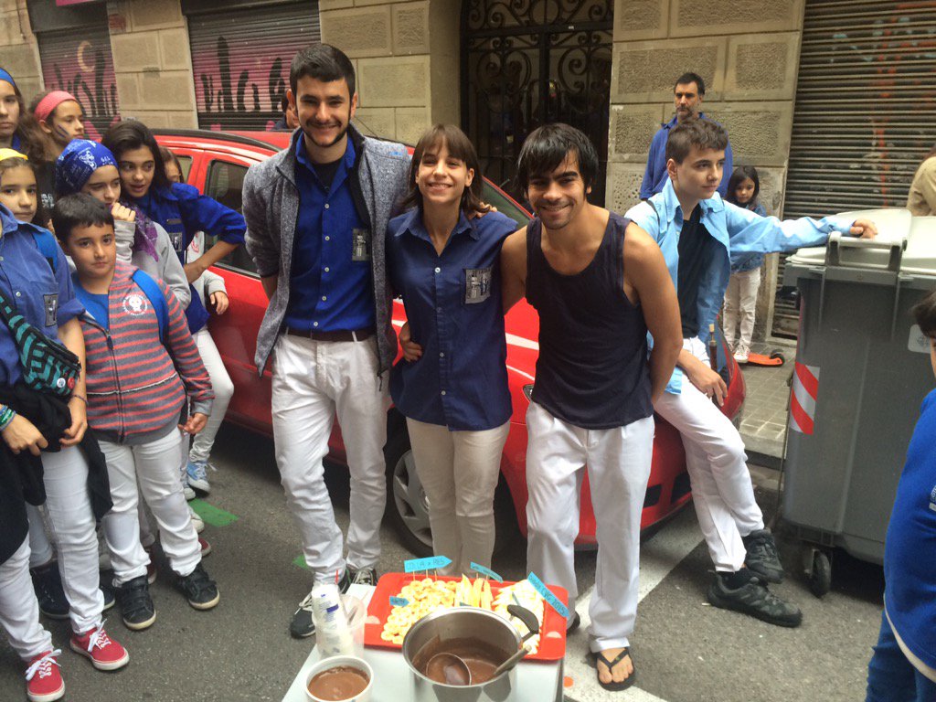 cvg_cat's tweet photo. Sisena parada de les #matinadesCVG #CalVilajo #DiadaCVG #CollaoRes castellers https://t.co/JHTdiSYMTs