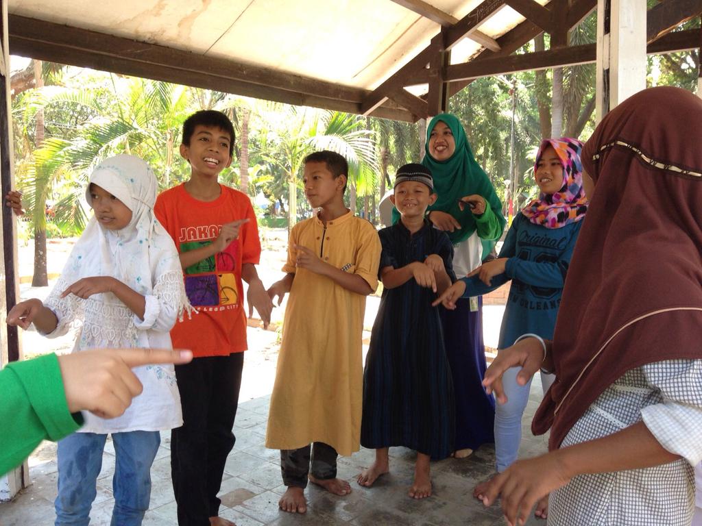 Serunyaaaa...#PustakaCeria hari inii dgn adik2 dr <a href="/Lentera_Negeri/">Lentera Negeri</a> &amp; <a href="/kpajmks/">Komunitas Pecinta Anak Jalanan (KPAJ) Makassar</a> 😍😁. Banyak games dan keceriaan!