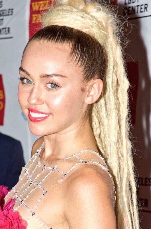 MileyStyleFR's tweet photo. Miley au Vanguard Awards. https://t.co/xv3UAXHQ6A