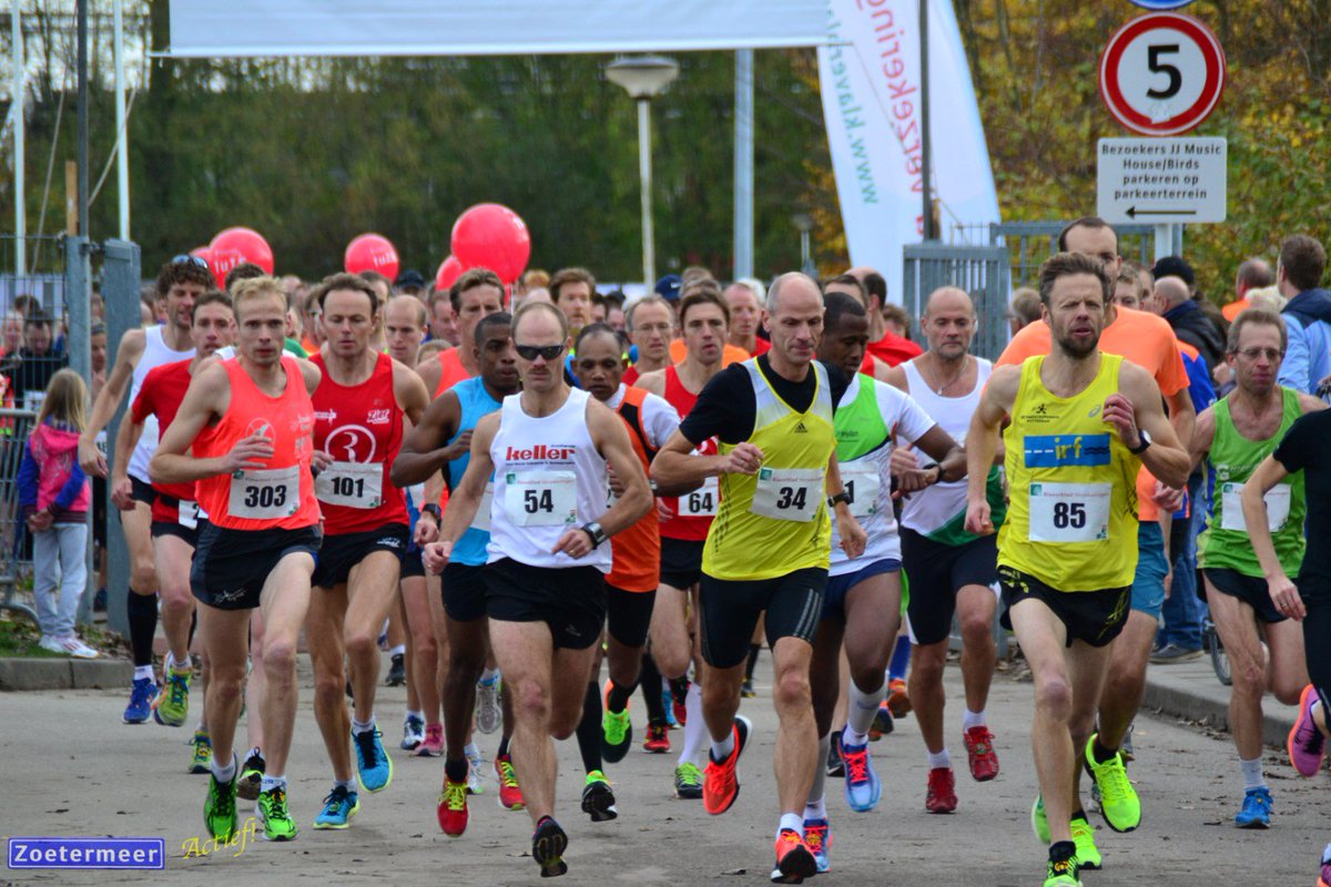 Zmeeractief's tweet photo. Trek de hardloopschoenen aan! Om 11 uur start #Klaverbladloop #zoetermeer Kijken mag ook. Kom naar @ARVIlion https://t.co/UuRPHj9QRX
