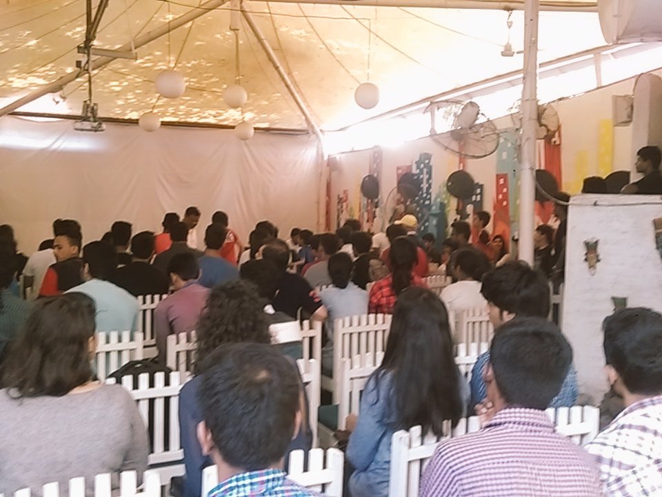ComicConIndia's tweet photo. What An Awesome Turnout At #RoboticsWorkshop With #Roboland At @hs3world https://t.co/fny5d3Uk7b
