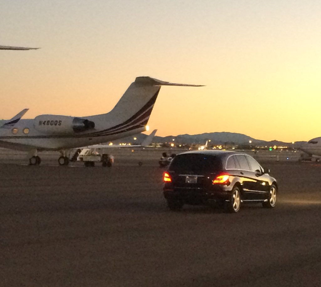 AffluenceLV's tweet photo. @MercedesBenz Tarmac #VIPchauffeurService from @CirrusAV #atlanticaviation to @Cosmopolitan_LV #Swanky #Weekend https://t.co/NTY45fyLsW