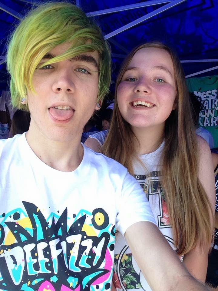 Happy birthday to my fav
person on the face of this planet, damon fizzy! thank u for everything, have a great day! 