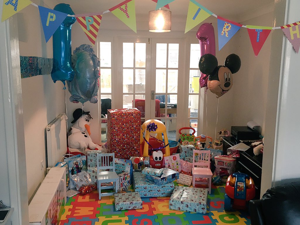 CaseyStoney's tweet image. Happy 1st birthday our beautiful babies #fartoomanypresents
