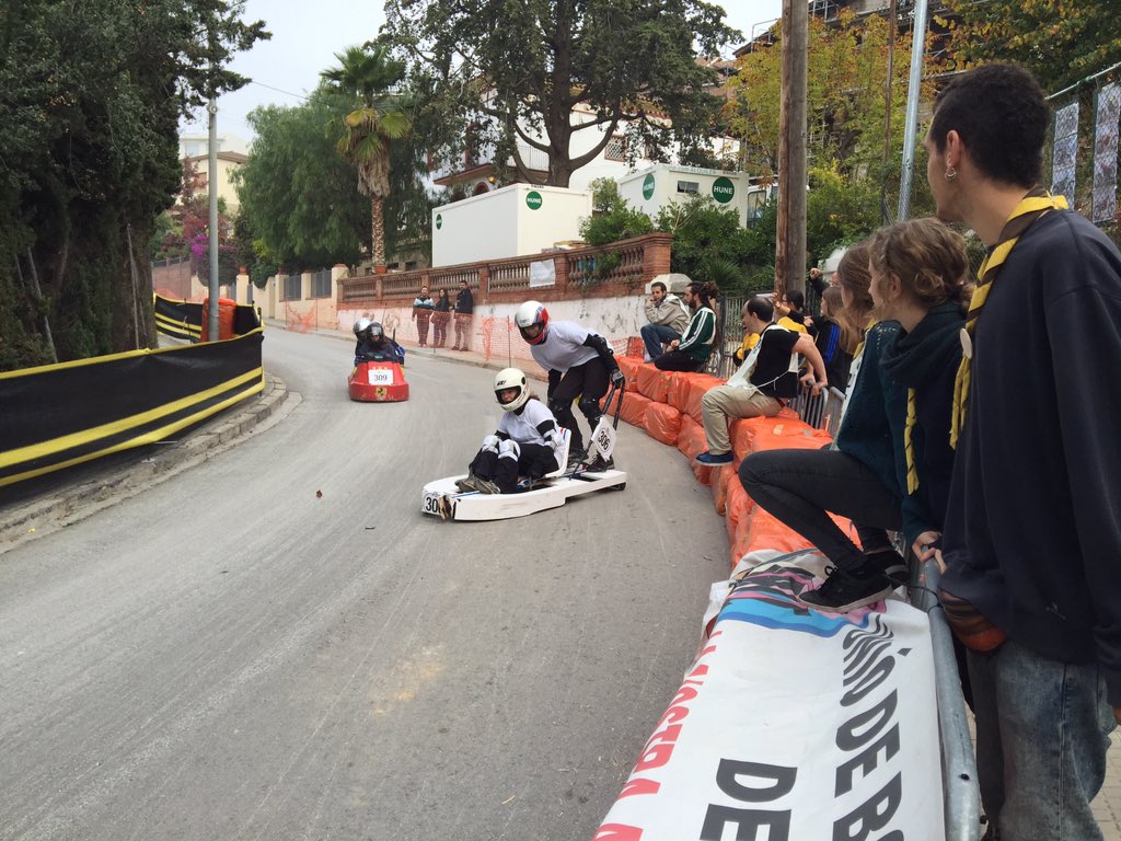 AEiGMLK's tweet photo. Des del cau també col•laborem en el control del circuit! #karts2015 https://t.co/HXoJlqPsMK