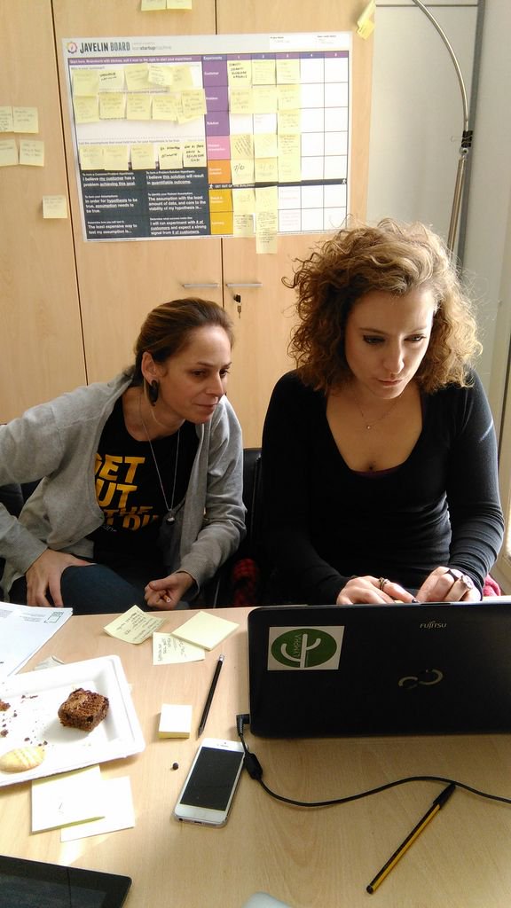 StartupGrindRM's tweet photo. Working on #ticketflow con @Sarapiancatelli &amp; @EffettivaMente a #leanstartupmachine https://t.co/3fcRn1Z1wS